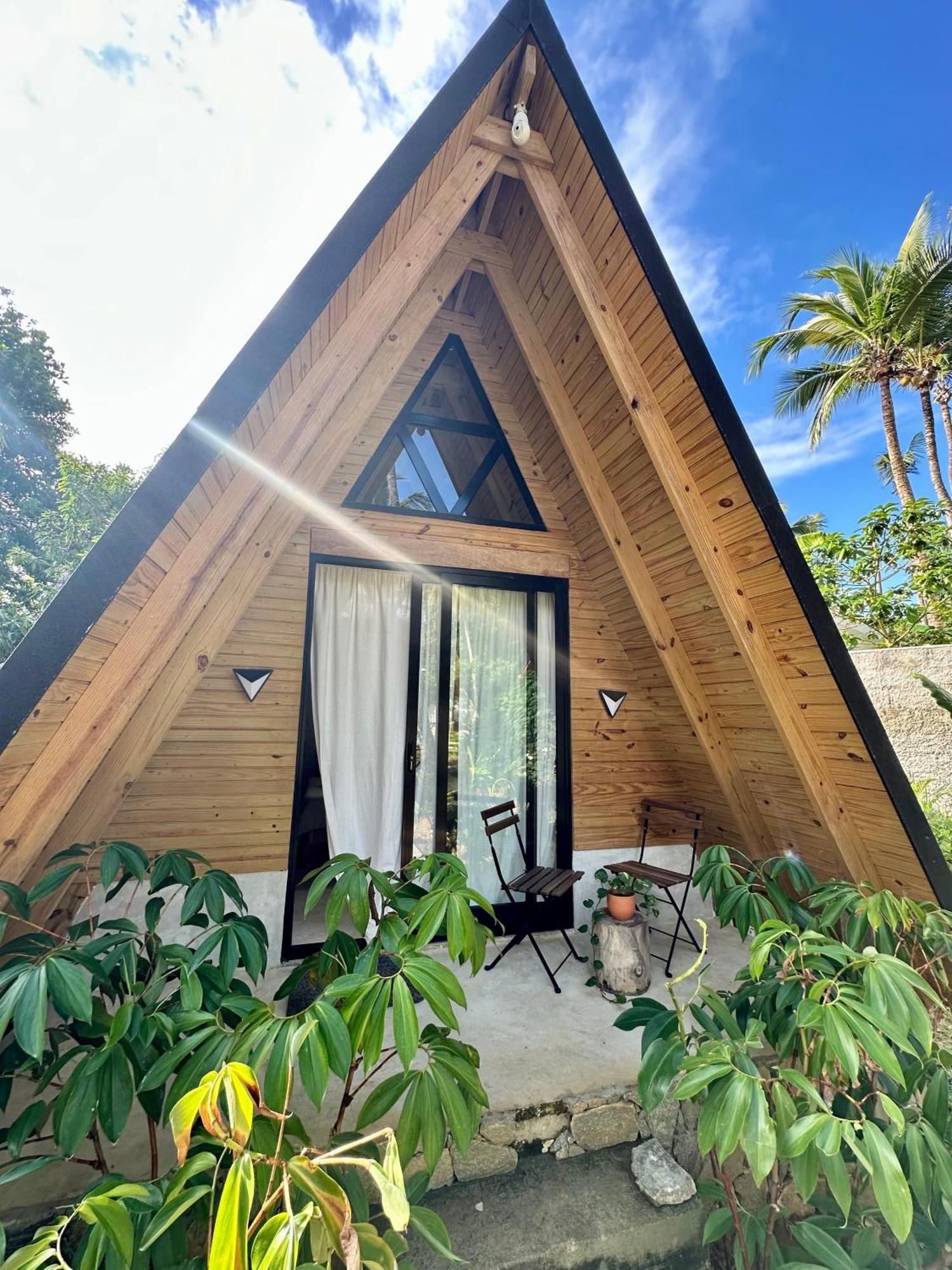 Leisy'S Garden Hostel & Rooms Samana Eksteriør billede
